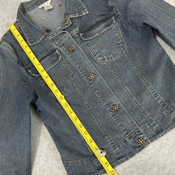 CAbi Denim Cowgirl Jacket Sz M Y2K Rivet Back Snap Front Decorative Buttons - Picture 6 of 9